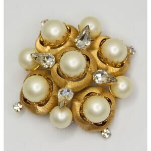 Gorgeous Vintage Hattie Carnegie Rhinestone Faux Pearl Brooch Signed